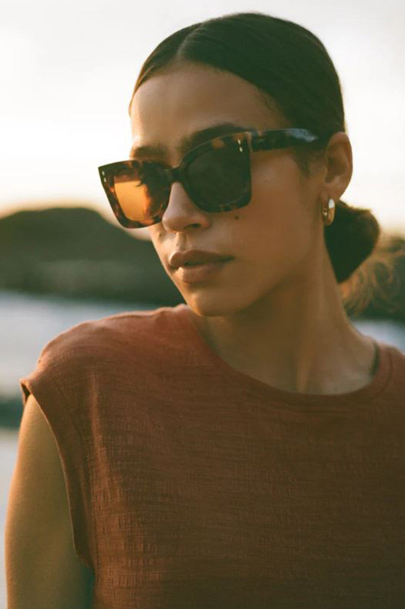 Confidential sunglasses in brown tort