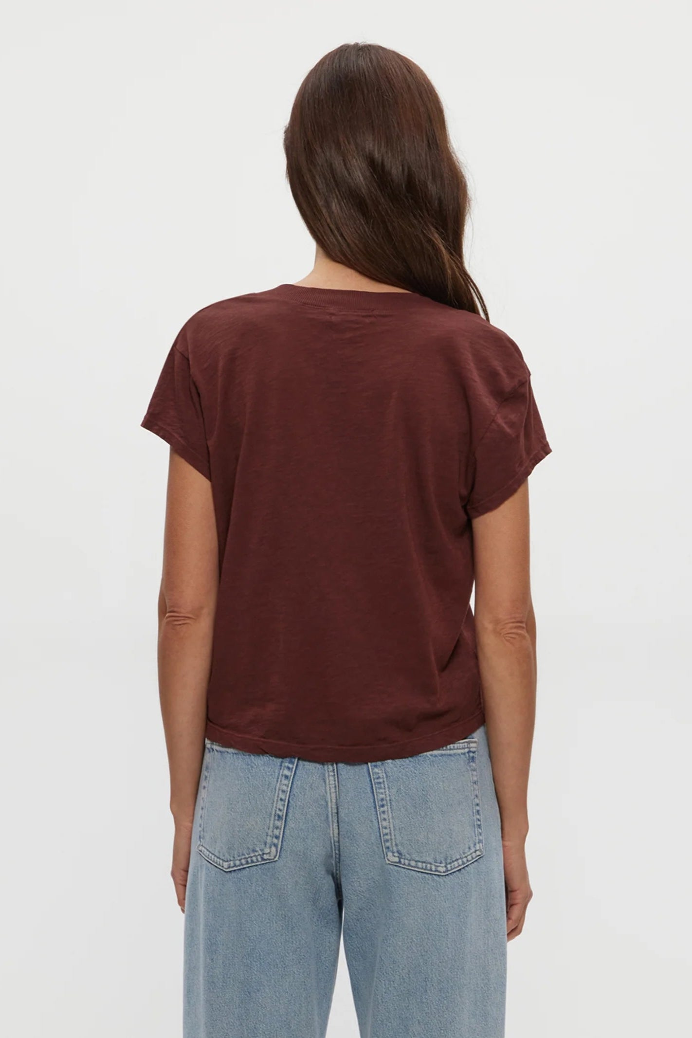 HARLAN CROPPED V-NECK TEE IN ESPRESSO BACK VIEW
