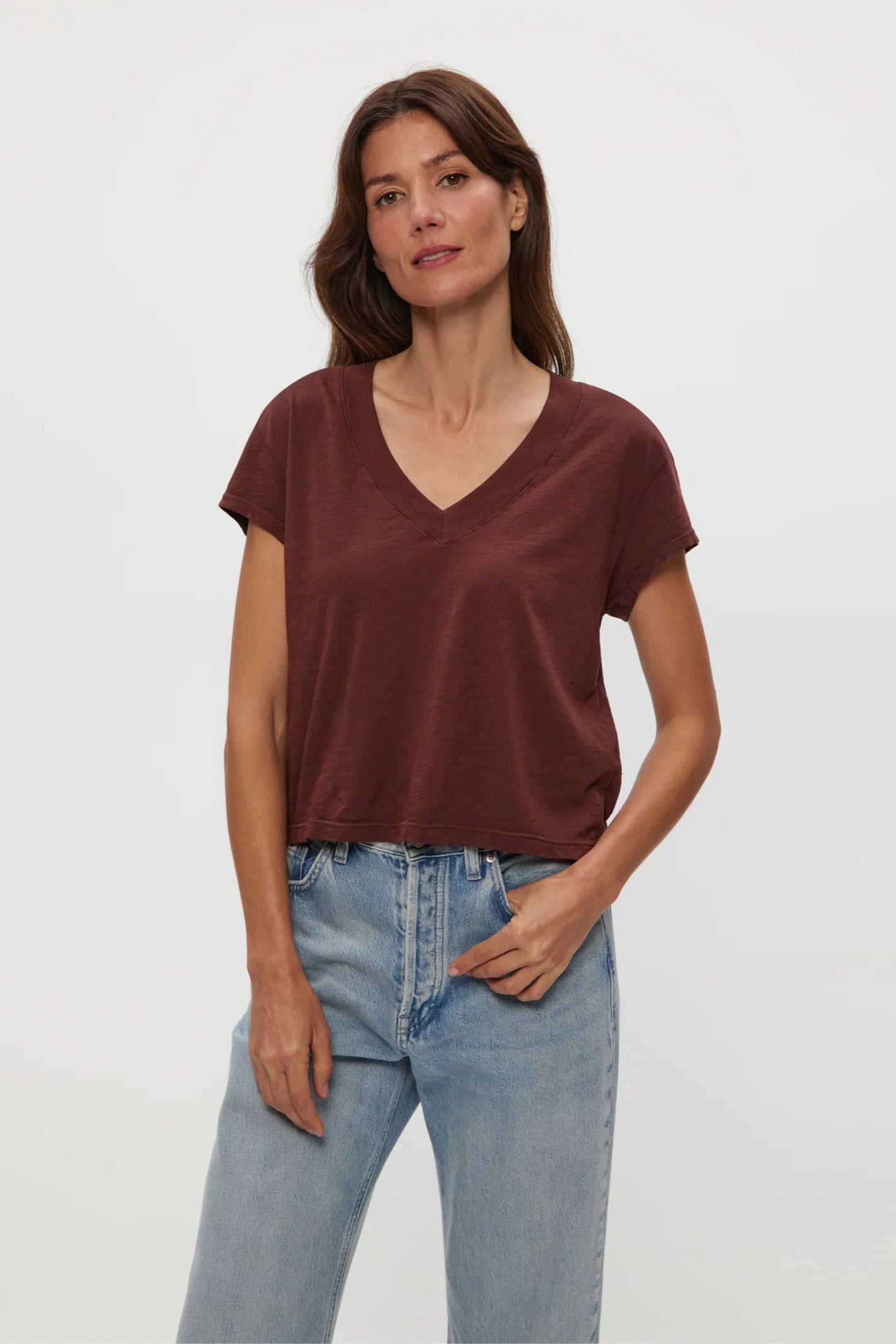 HARLAN CROPPED V-NECK TEE IN ESPRESSO FRONT VIEW