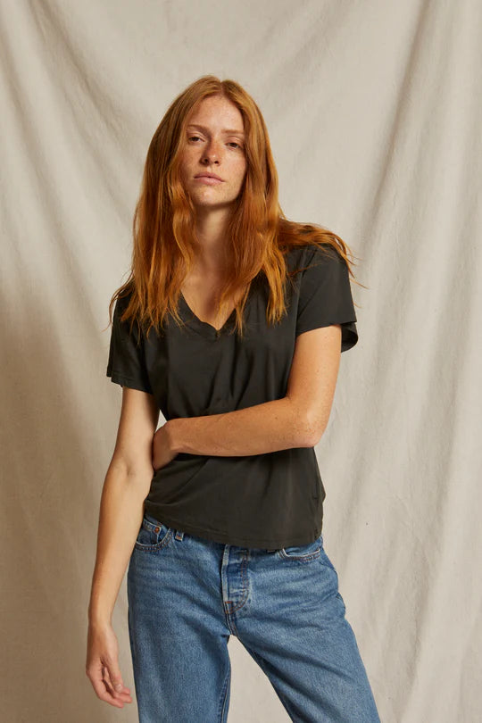 Hendrix boxy vneck tee in vintage black