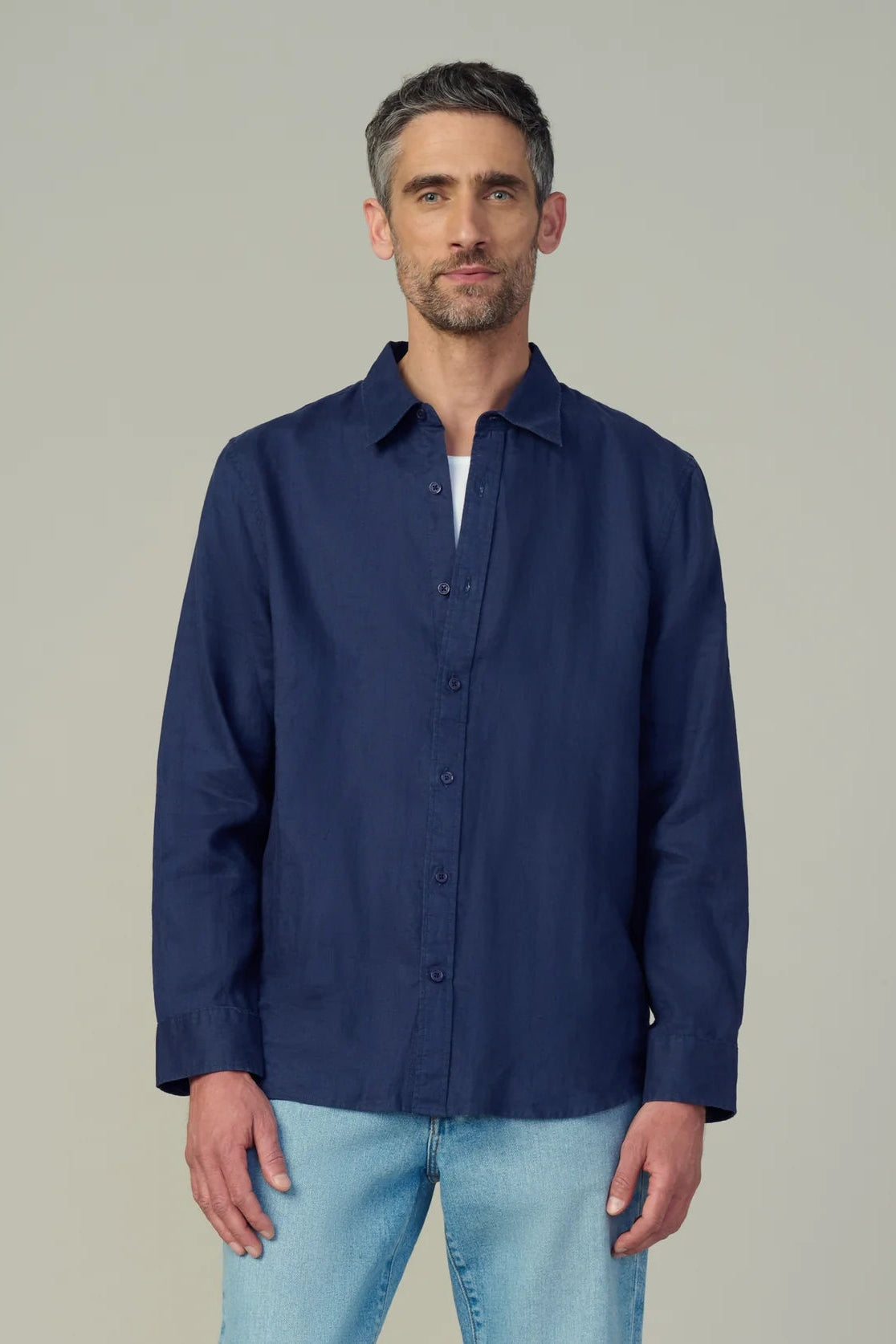 JAKOB LINEN SHIRT IN TRUE NAVY FRONT VIEW