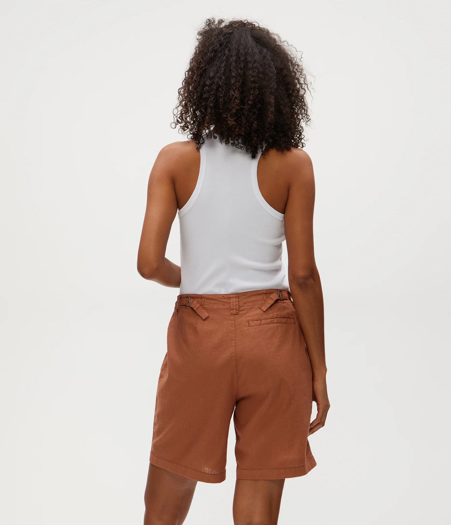 VELMA SHORT IN TERRA BACK VIEW
