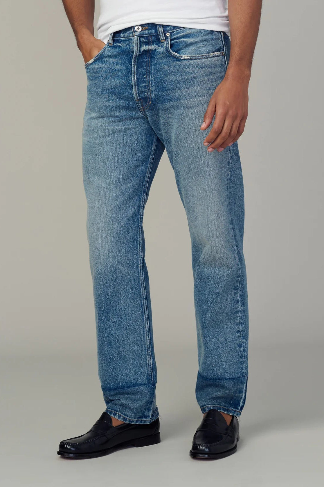 THE JOE 30 INSEAM IN NEILSON FRONT VIEW CLOSEUP