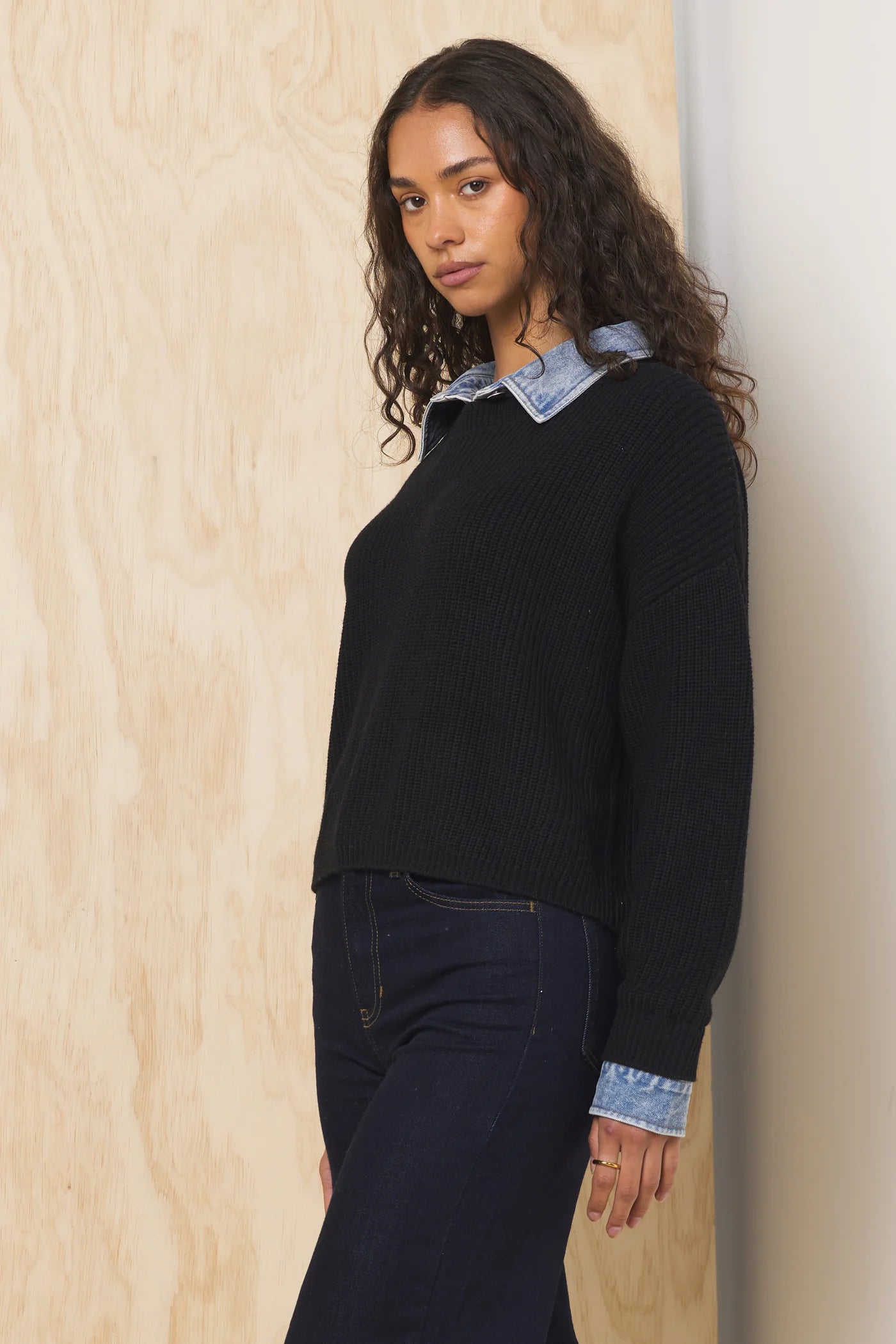 CROPPED SWEATER IN BLACK DENIM SIDE VIEW