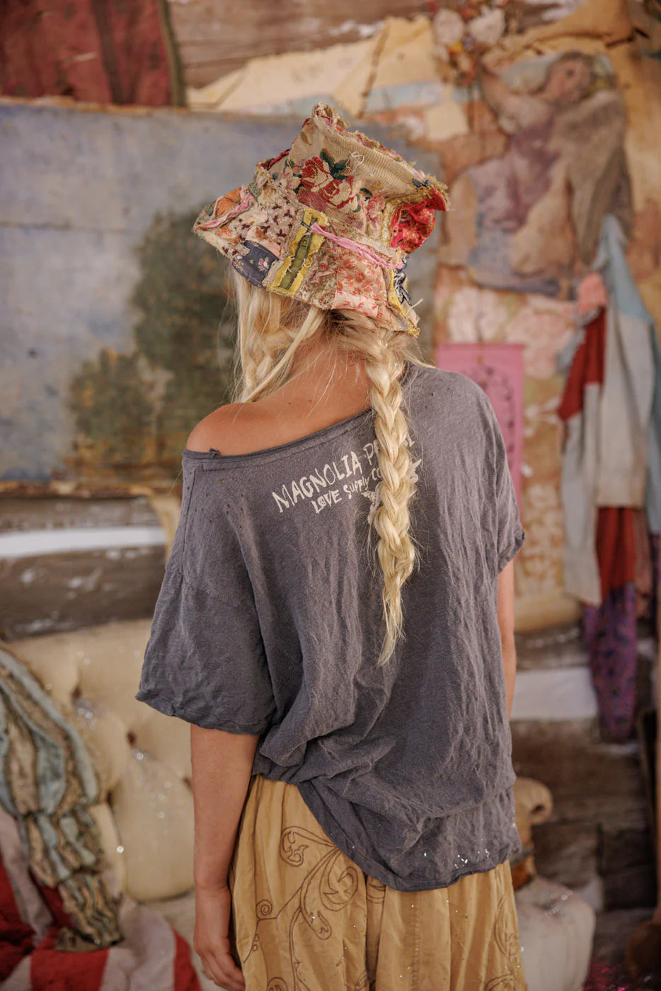 SKY DOLPHIN TEE IN OZZY BACK VIEW