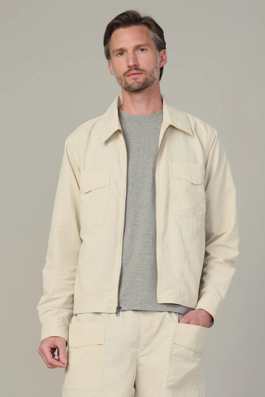 MODERN UTILARIAN ZIP SHIRT IN SUMMER SAND FRONT VIEW