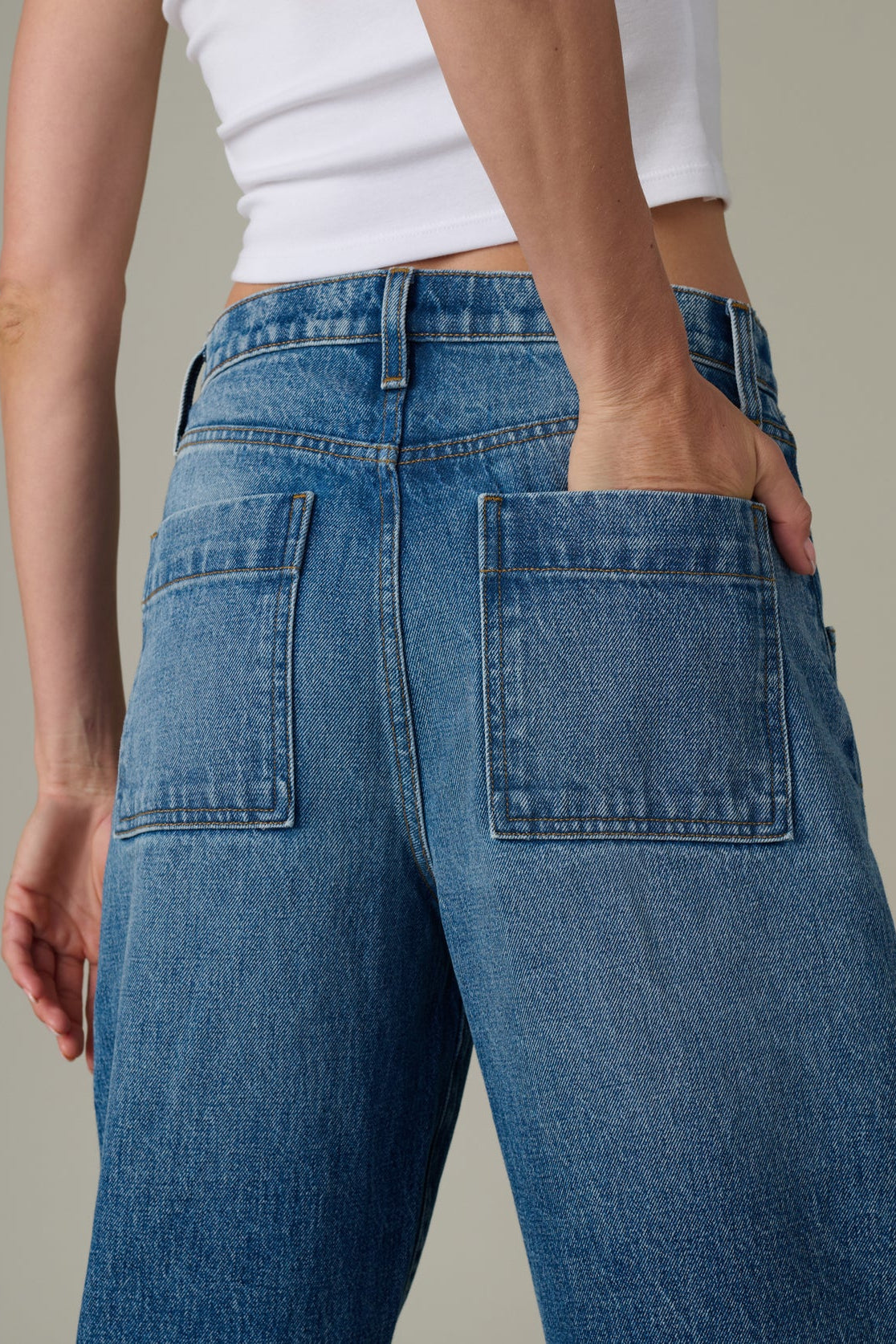 HARLOW DOUBLE POCKET JEAN IN GLORIOUS BACK VIEW CLOSEUP