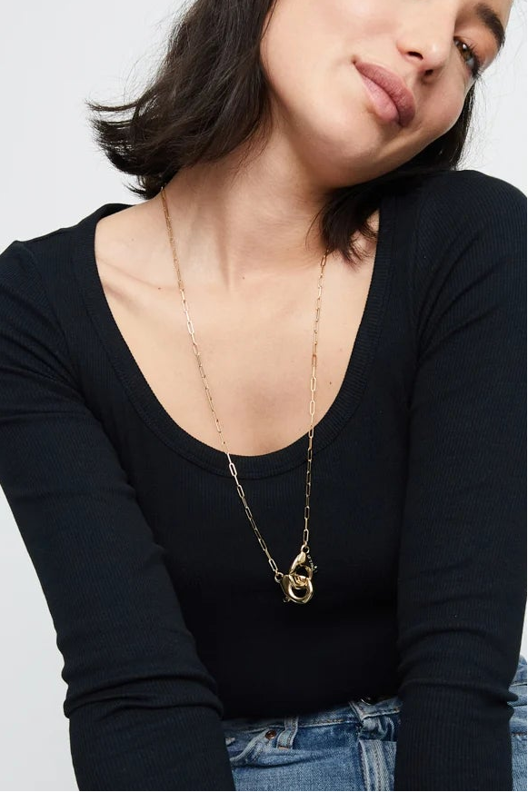 SER INSEPARABLE NECKLACE IN GOLD FRONT VIEW WORN