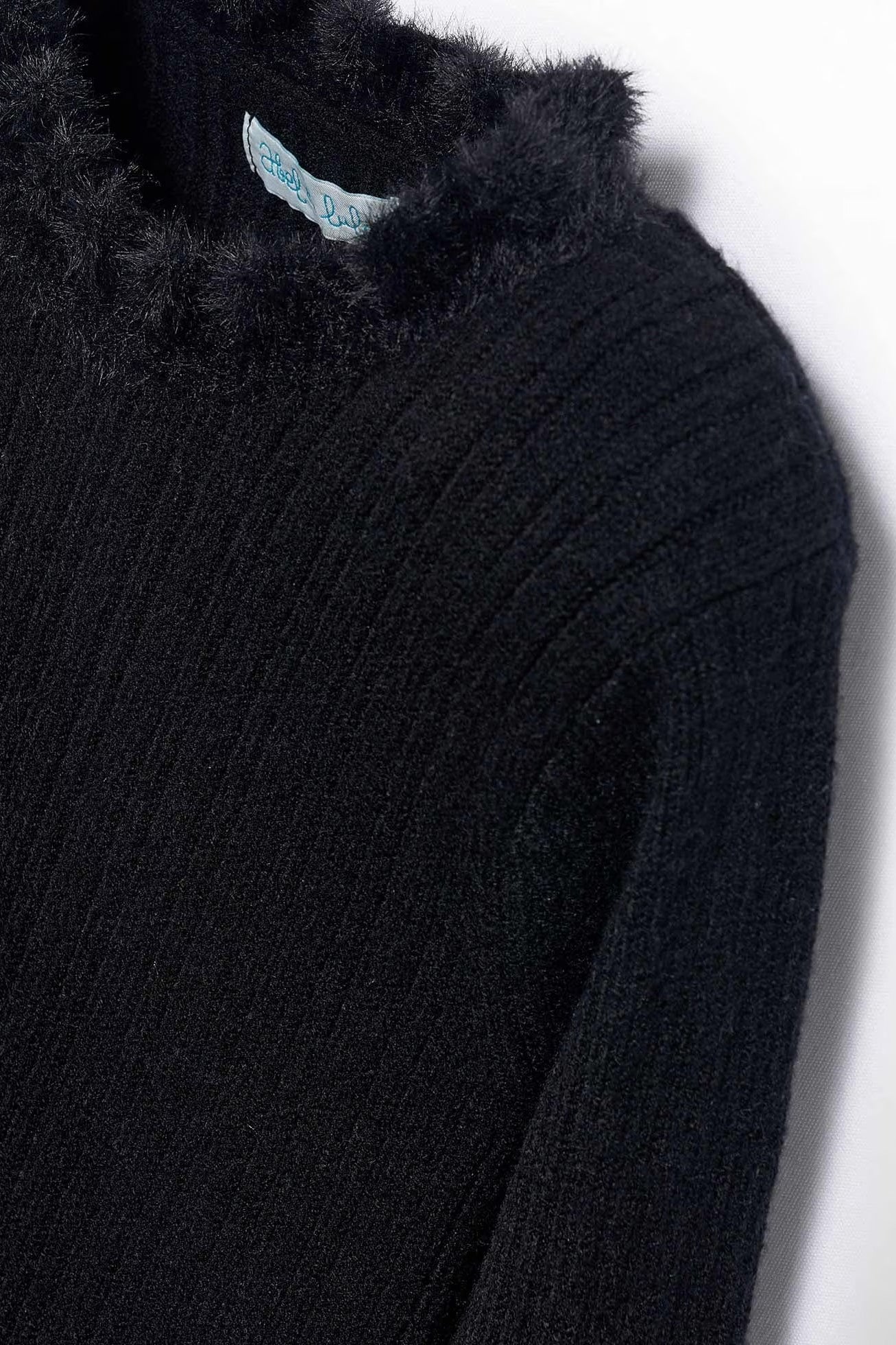RIBBED KNIT TURTLE NECK IN BLACK COLLAR DETAIL VIEW