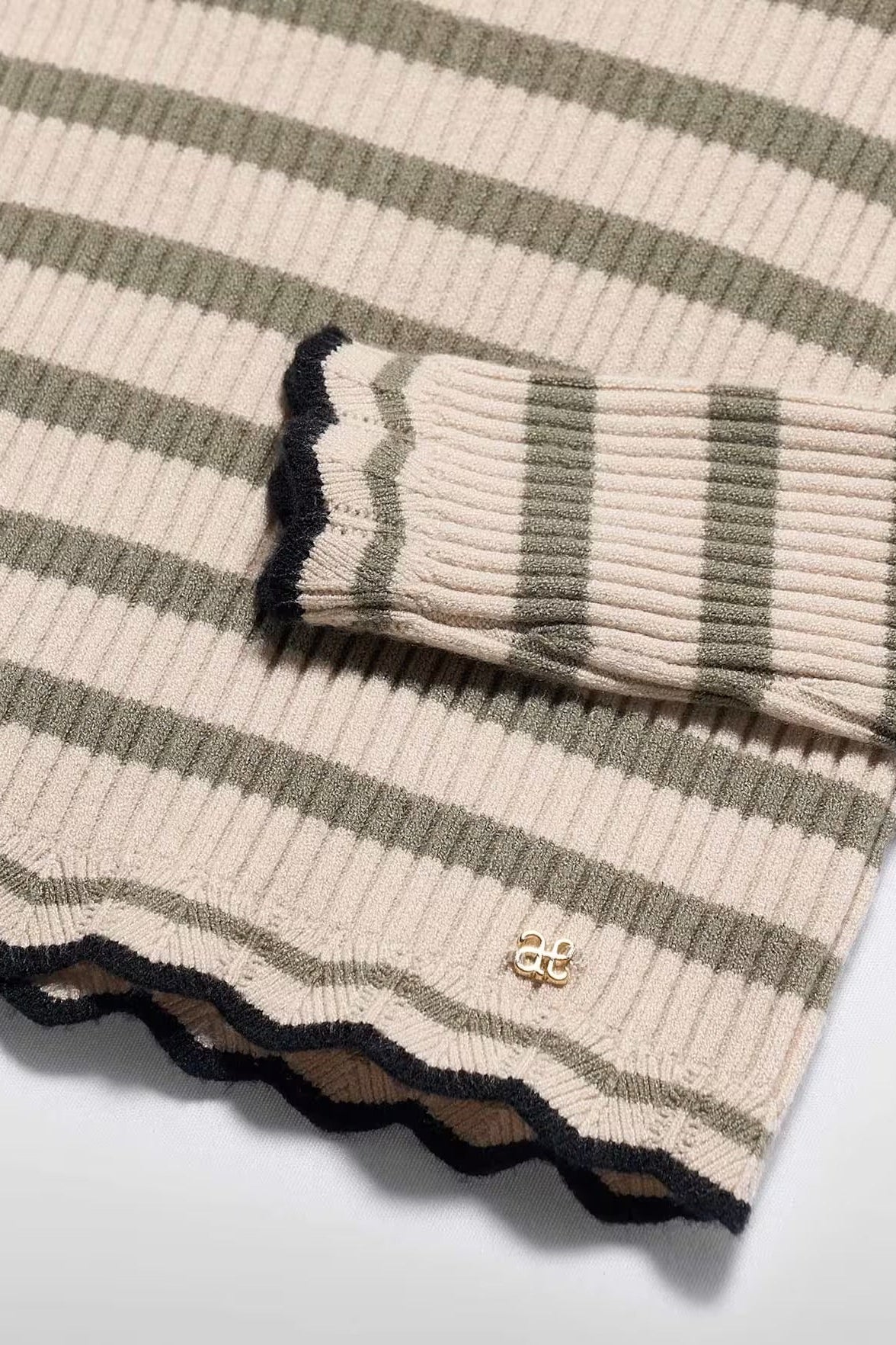 KNIT RIB TURTLENECK IN BEIGE/MARZIPAN DETAIL VIEW