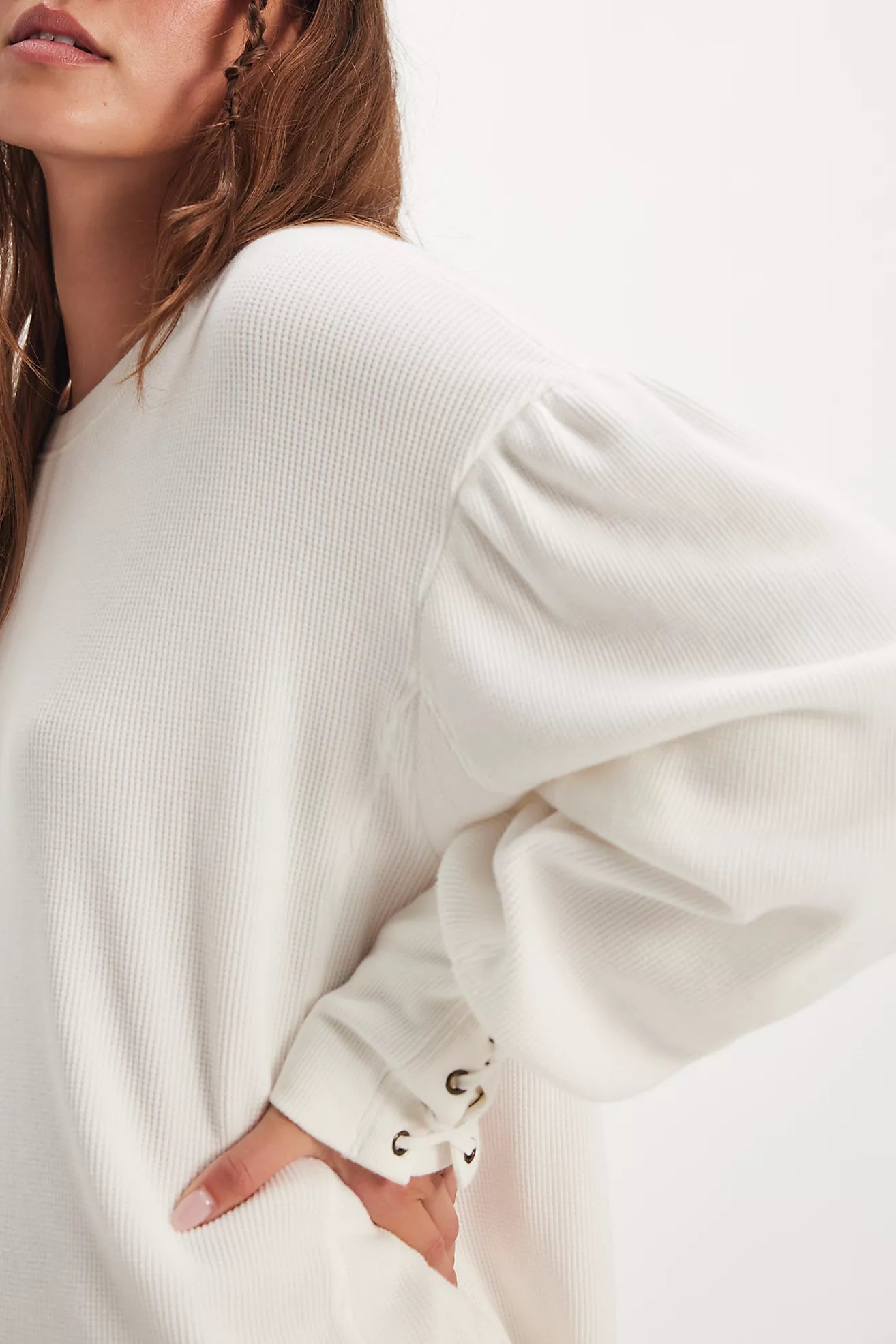 LAPIS CUFF TOP IN CLEAN IVORY DETAIL VIEW