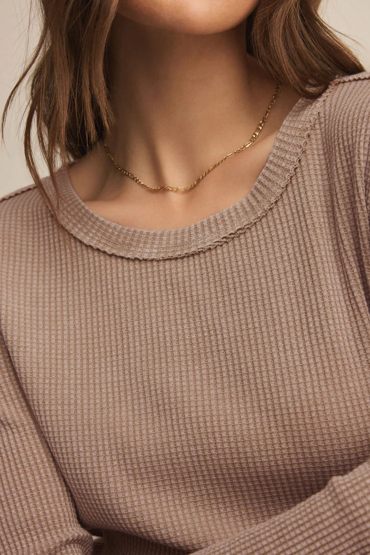 ARLET MINI THERMAL TOP IN DESERT TAN CLOSE UP VIEW