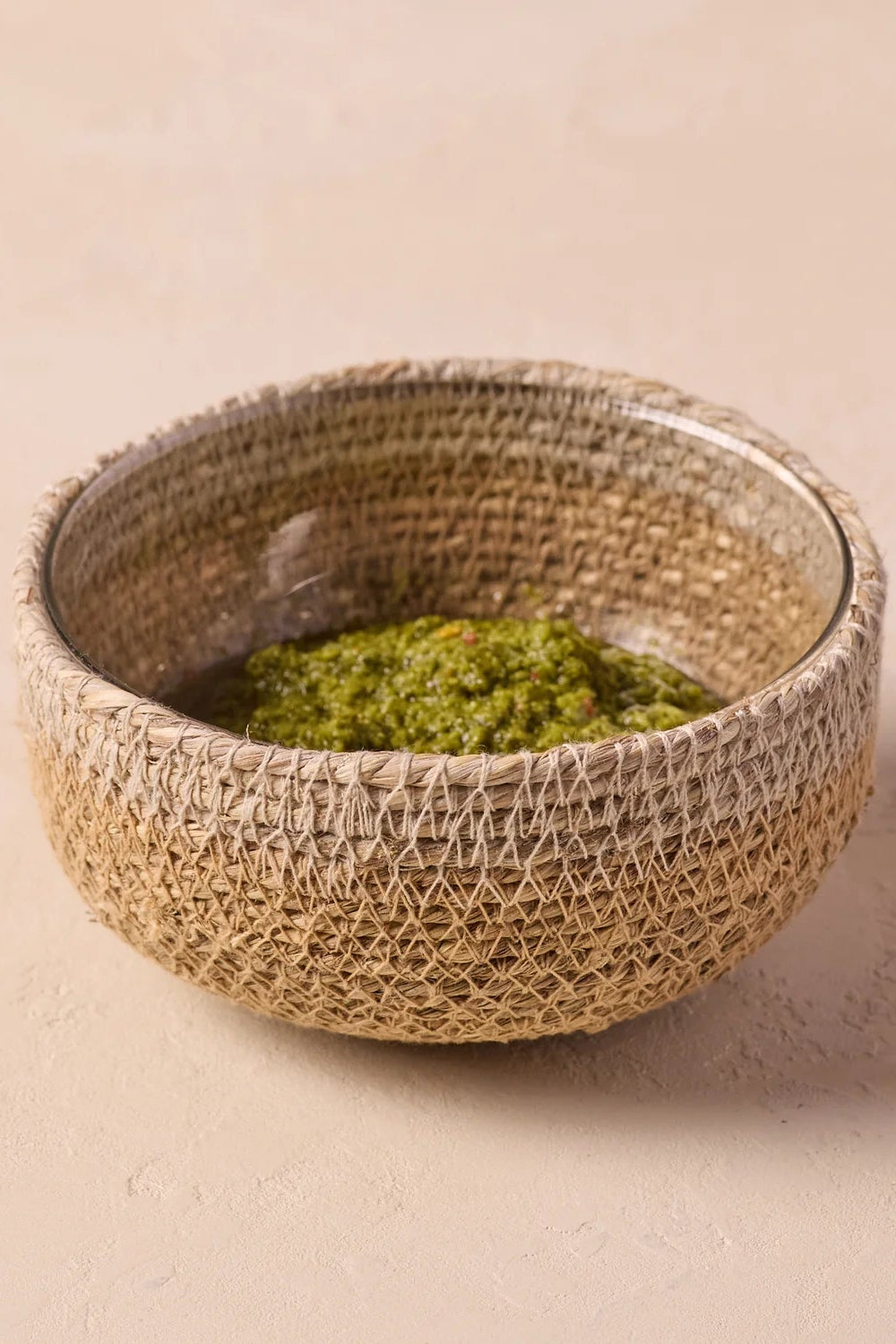 HYDRA woven seagrass bowl with green fill, round textured rim