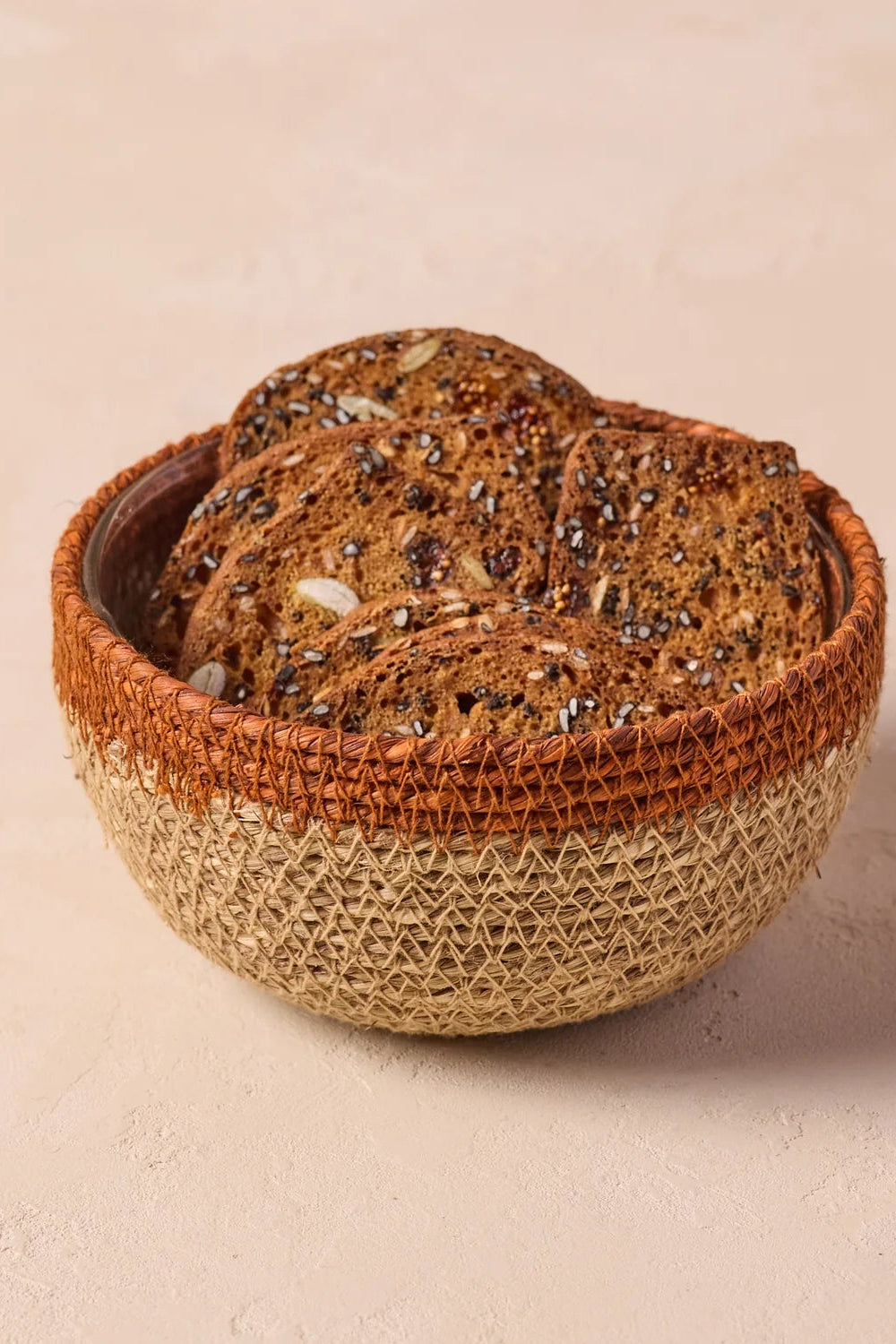 HYDRA WOVEN SEAGRASS BOWL IN RUST