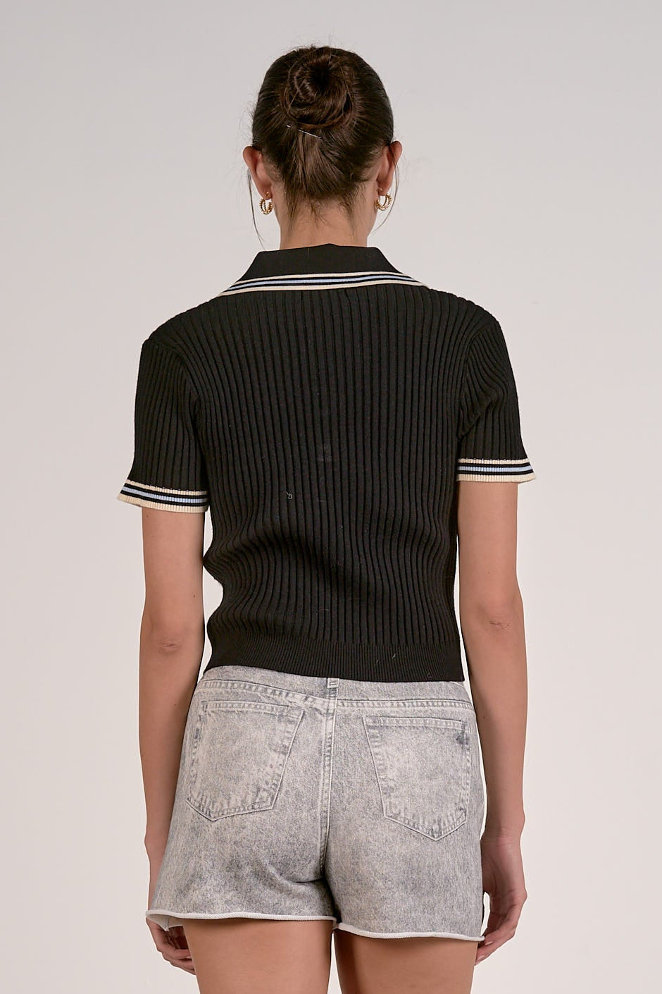 COLLARED SHORT SLEEVE SWEATER IN BLACK BACK VIEW