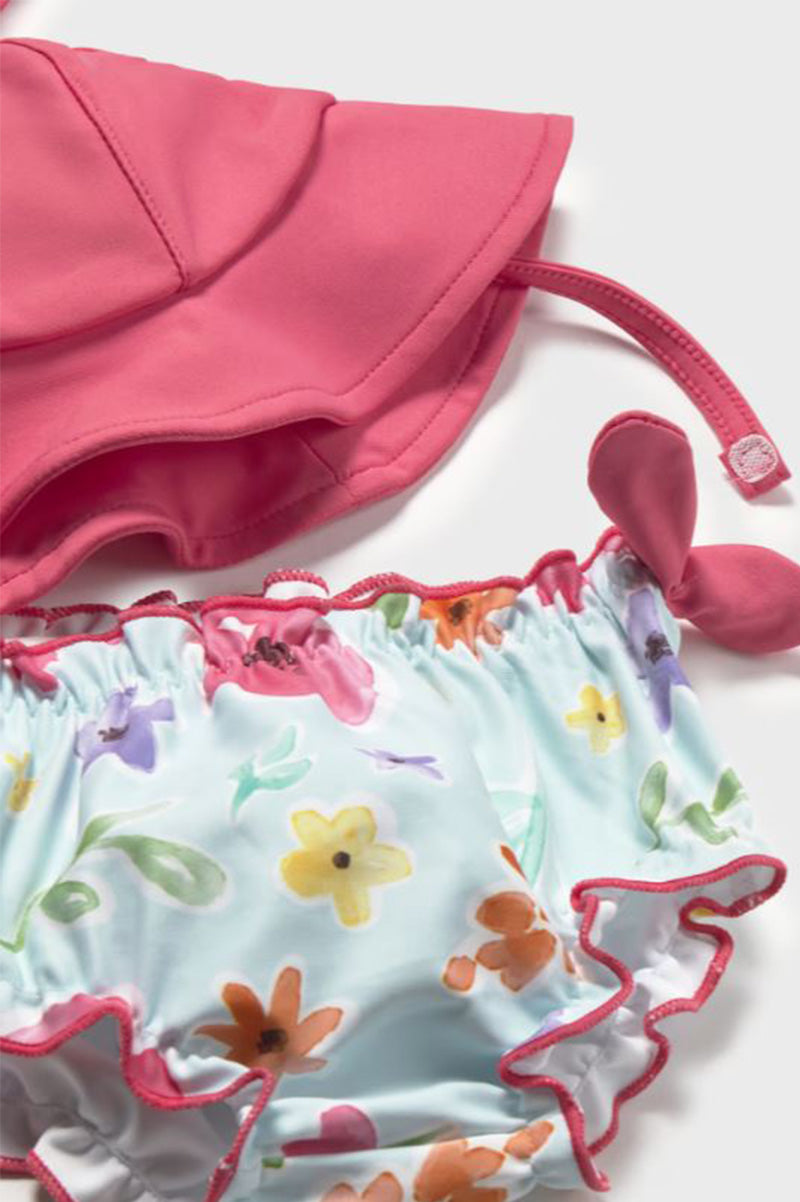 Gorro rosa y braguita azul claro floral con ribete rojo y volantes