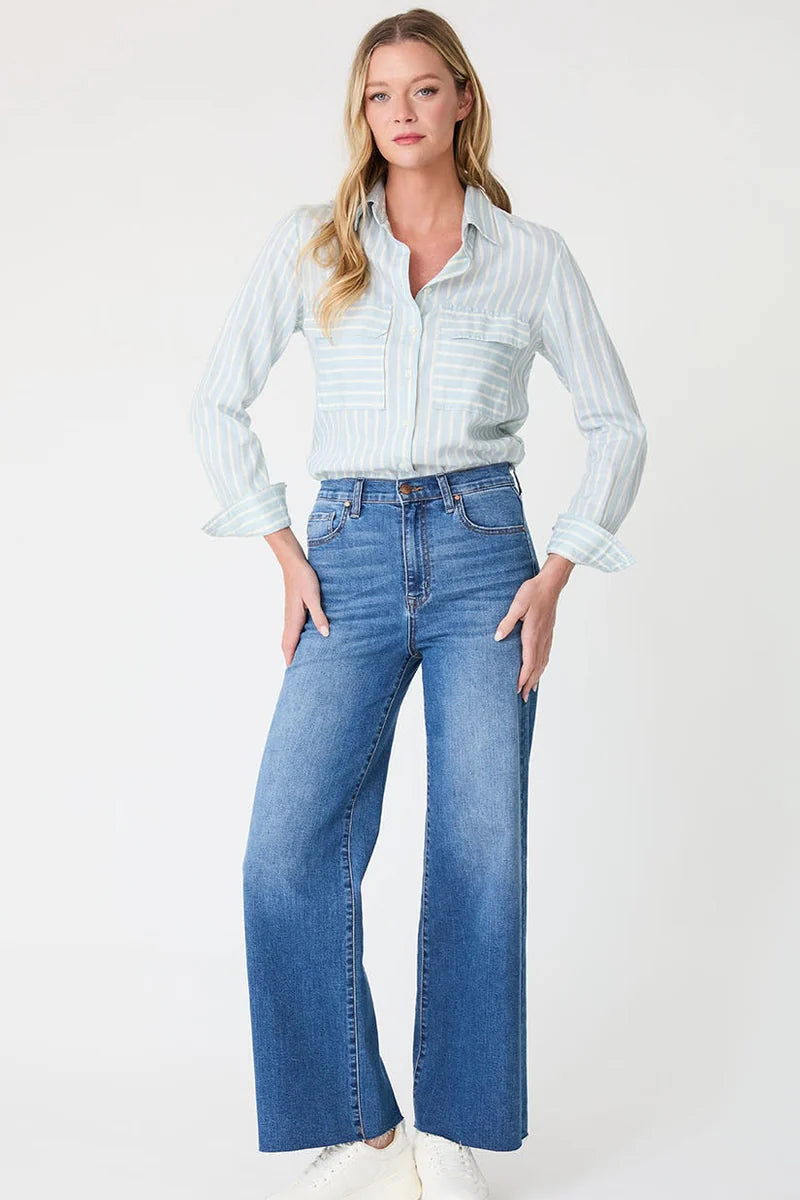 Hudson crop wide-leg jeans in blue wash with belt loops and button closure