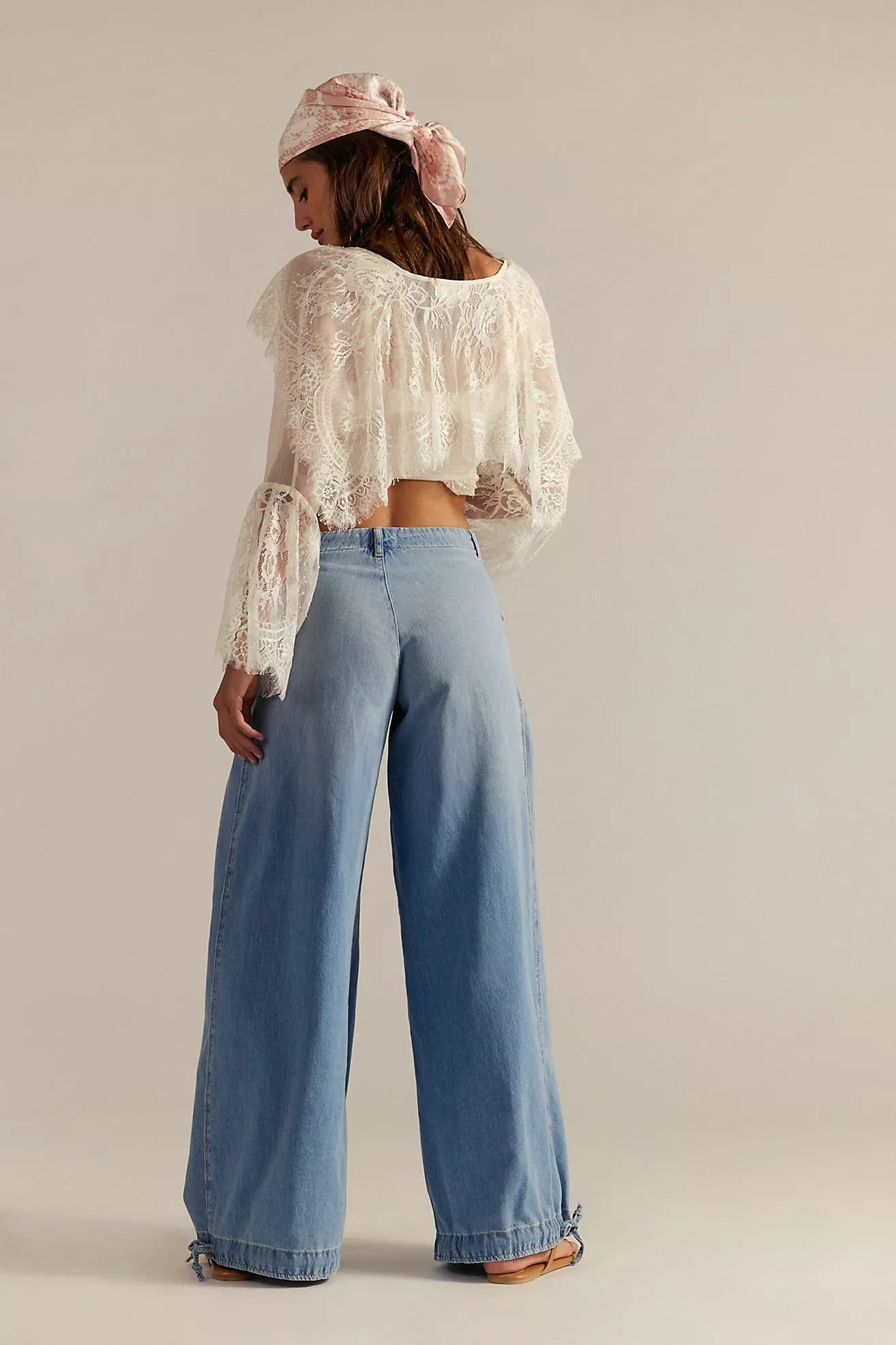 Light blue wide-leg jeans with high waist and relaxed fit