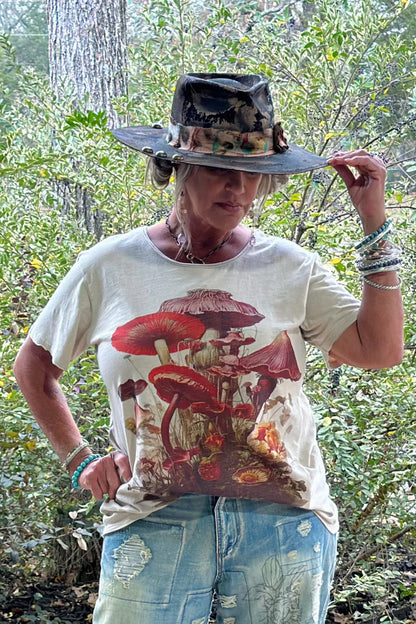 MOON DANCE TEE IN LOVELY MUSHROOMS 
