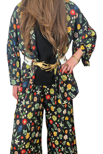 Person wearing hands belt in white & gold
