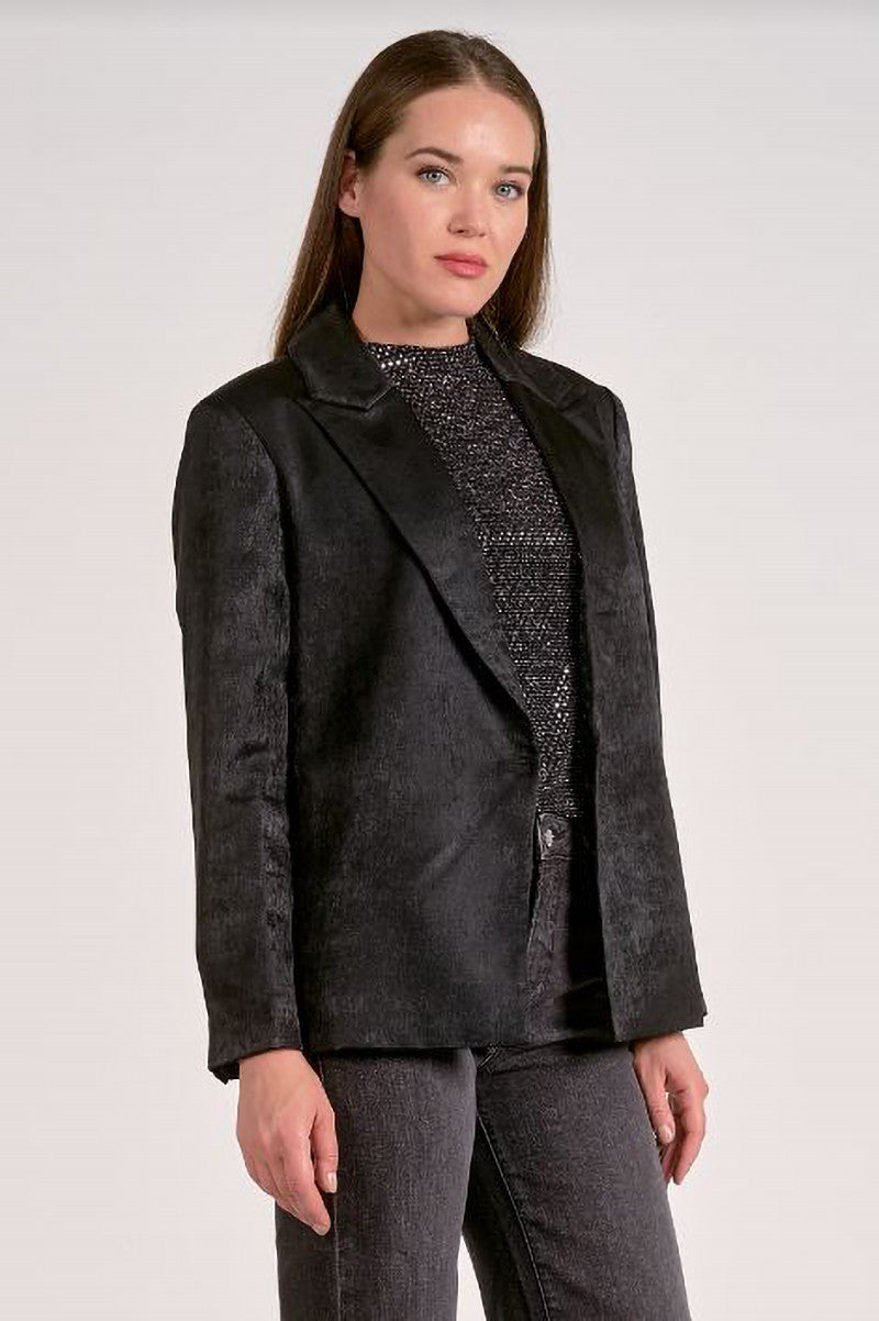 Wide lapel blazer in black FRONT VIEW