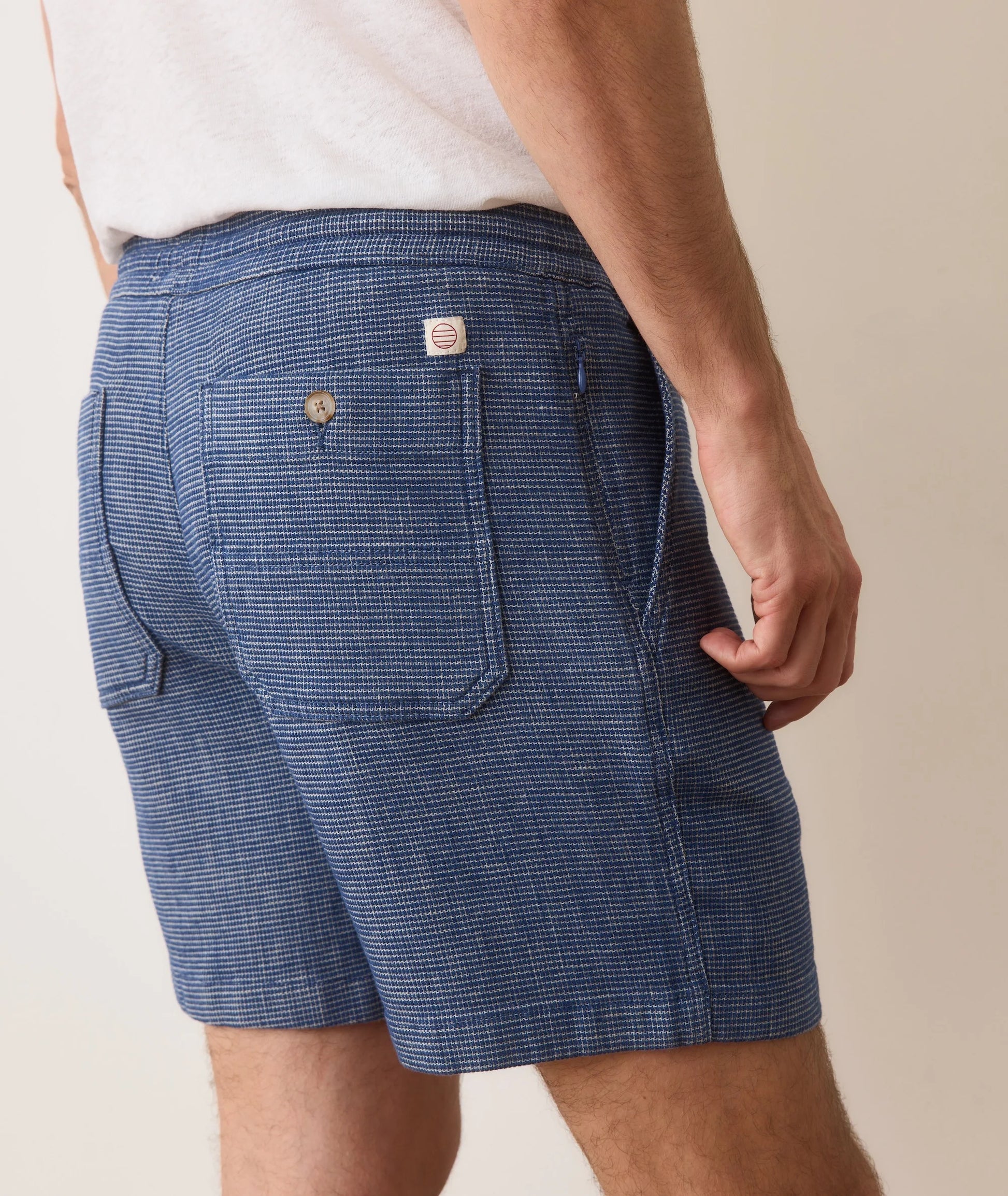 Saturday beach short 6" in navy texture back view
