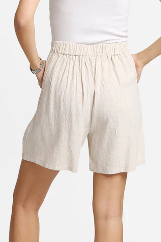 LINEN SHORTS IN BEIGE BACK VIEW