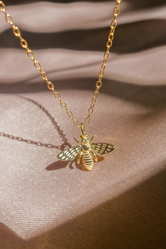 Bee cable chain necklace in gold