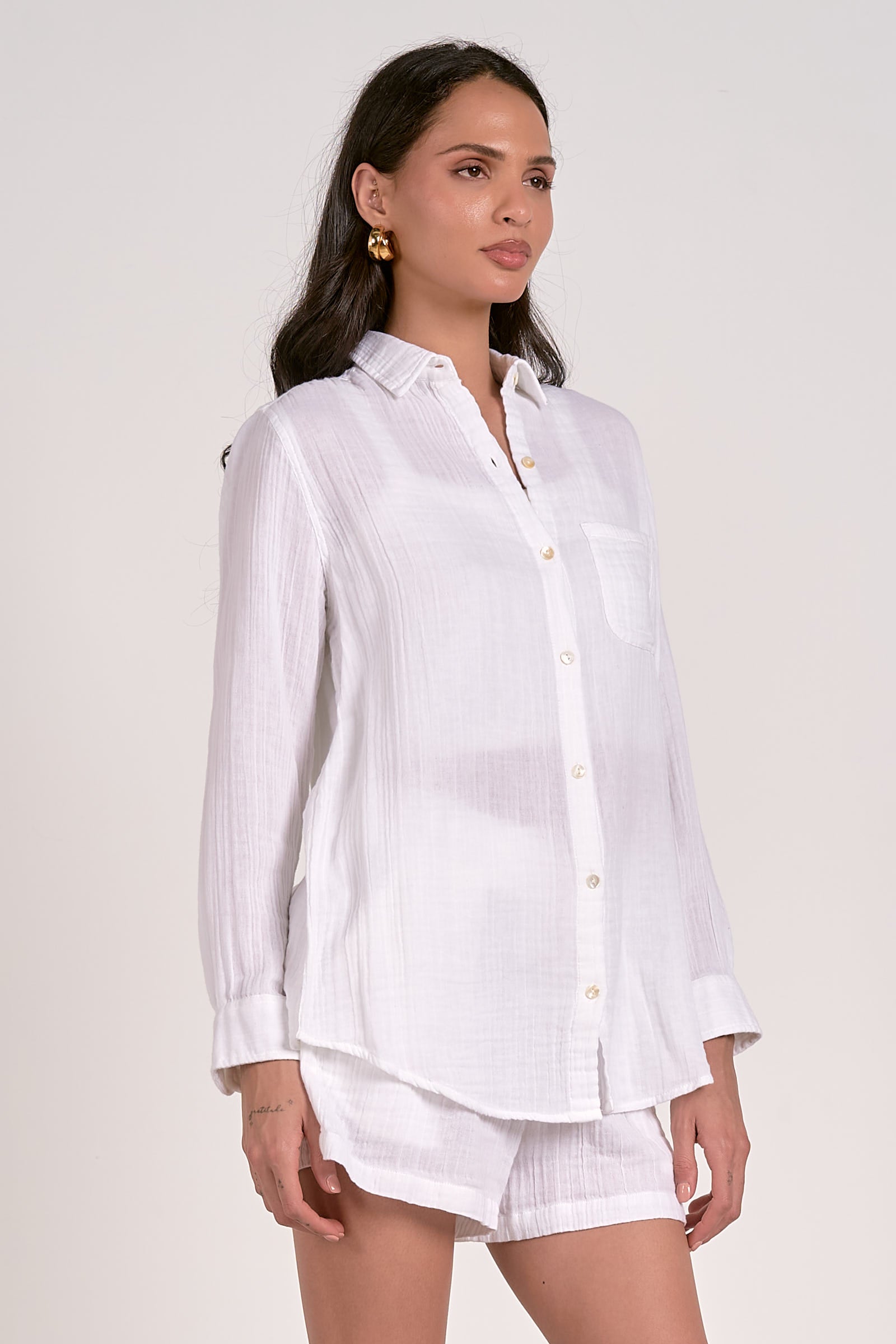 LONG SLEEVE BUTTON DOWN TOP IN WHITE FRONT VIEW BUTTONED