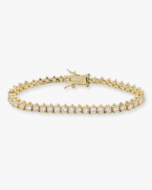 Not your basic tennis bracelet in gold in white diamonds