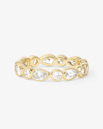 Isla ring in gold with white gems 