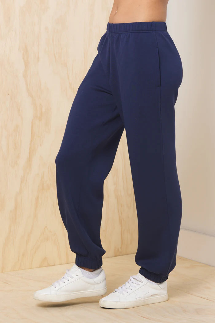 Cloud fleece jogger in Collegiate Navy side view