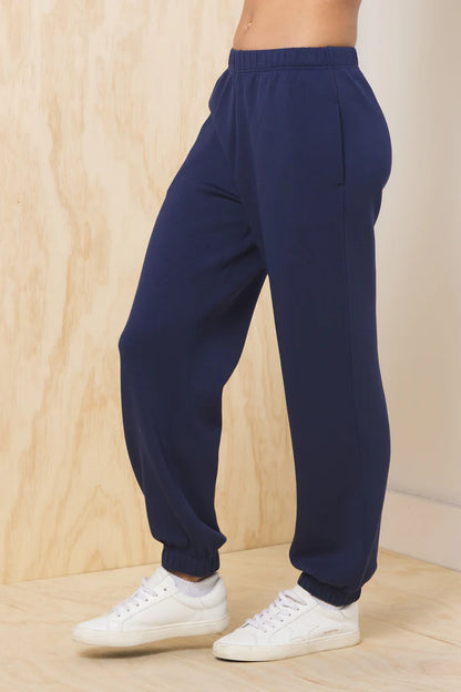 Cloud fleece jogger in Collegiate Navy side view