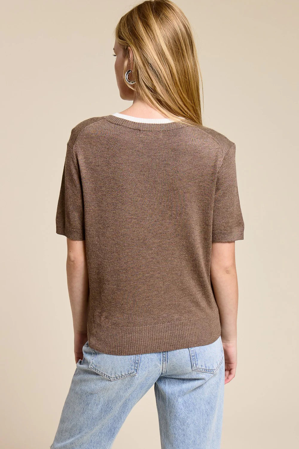 DOUBLE COLLAR TEE IN MOCHA/CREAM BACK VIEW