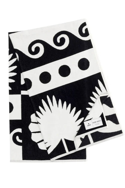 SIFNOS TOWEL IN BLACK AND WHITE FOLDED VIEW