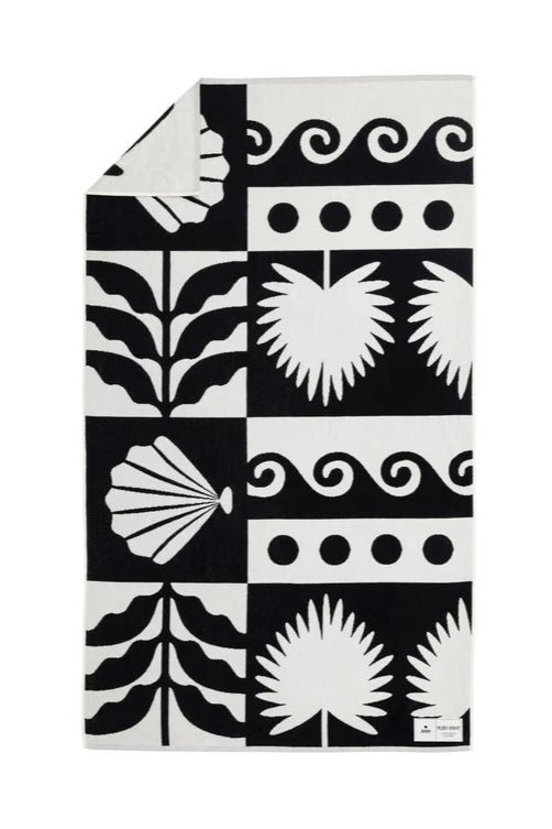 SIFNOS TOWEL IN BLACK AND WHITE OPEN VIEW