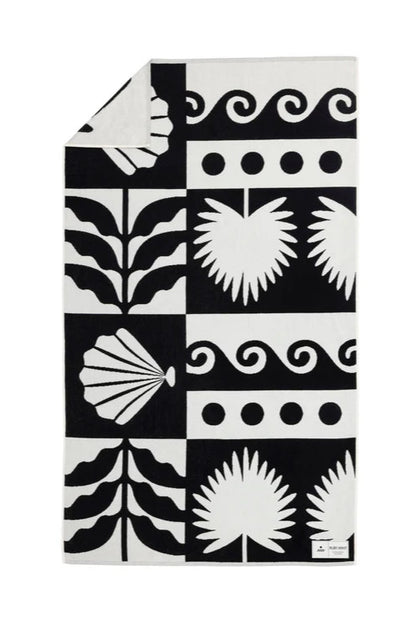 SIFNOS TOWEL IN BLACK AND WHITE OPEN VIEW