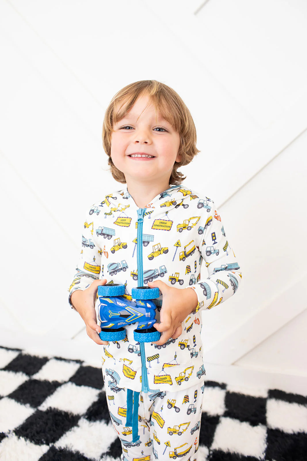 JOGGER SET IN CONSTRUCTION FRONT VIEW