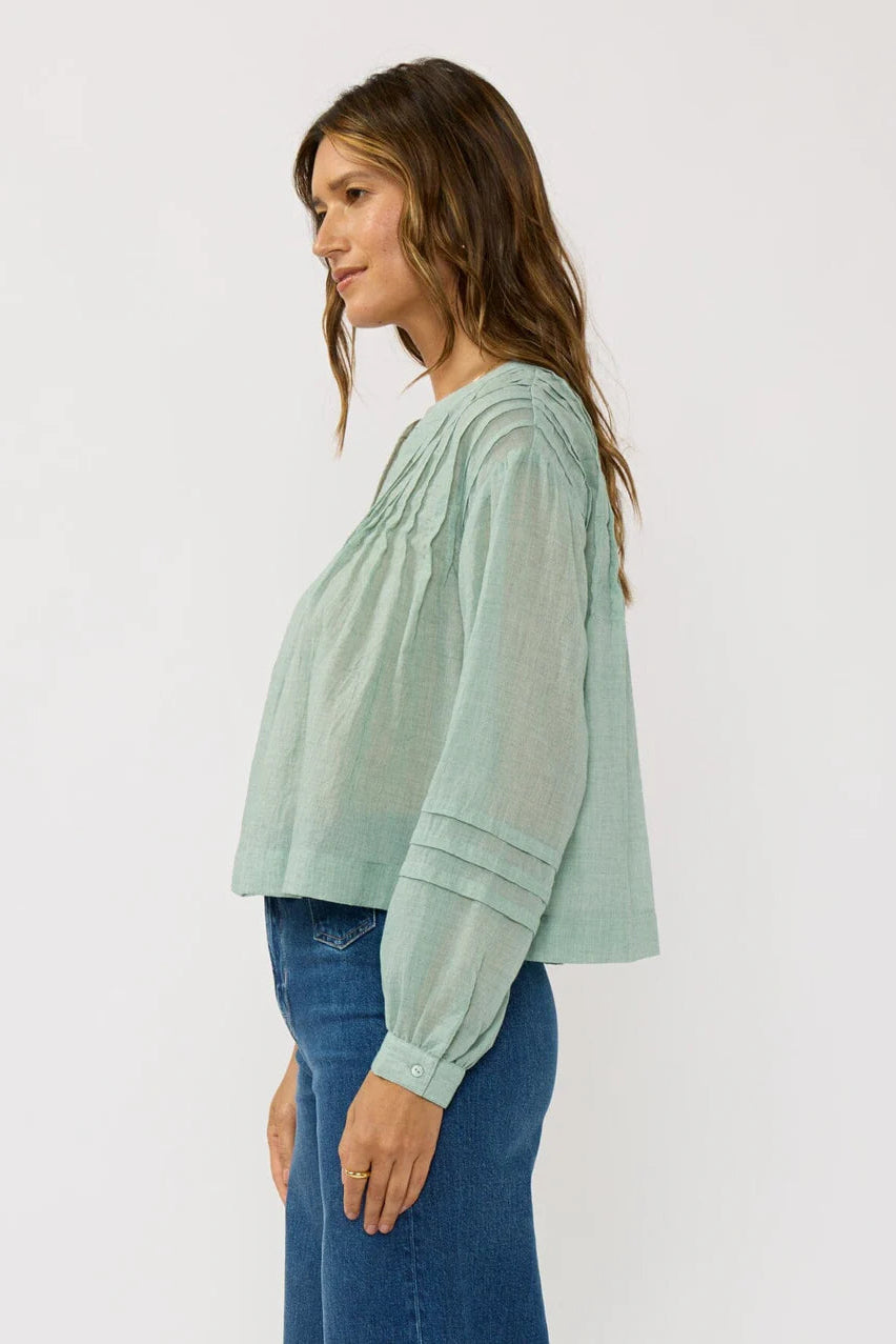 LONG SLEEVE BUTTON DOWN BLOUSE con pintucks, dusty sage, vista di profilo