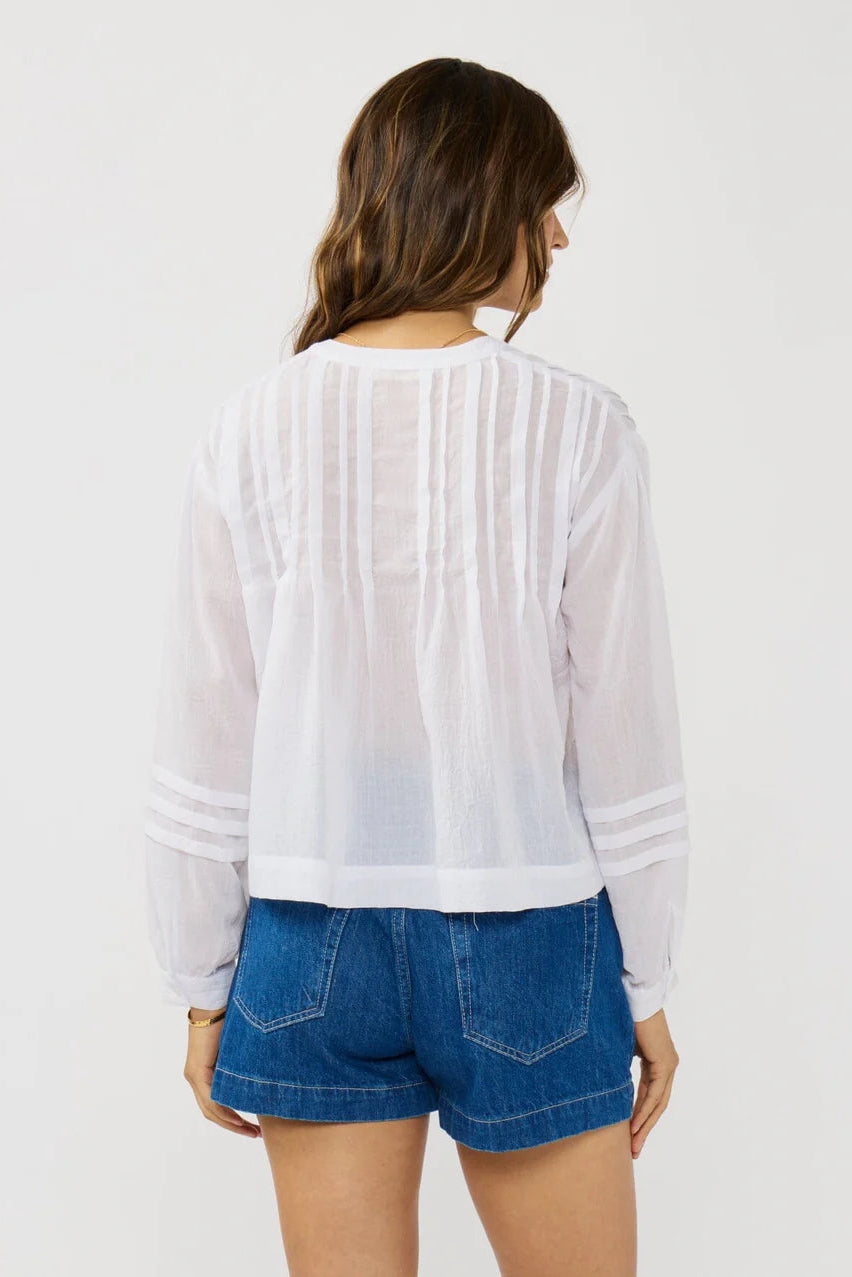 LONG SLEEVE BUTTON DOWN BLOUSE con pintucks, white, vista posteriore a righe sottili