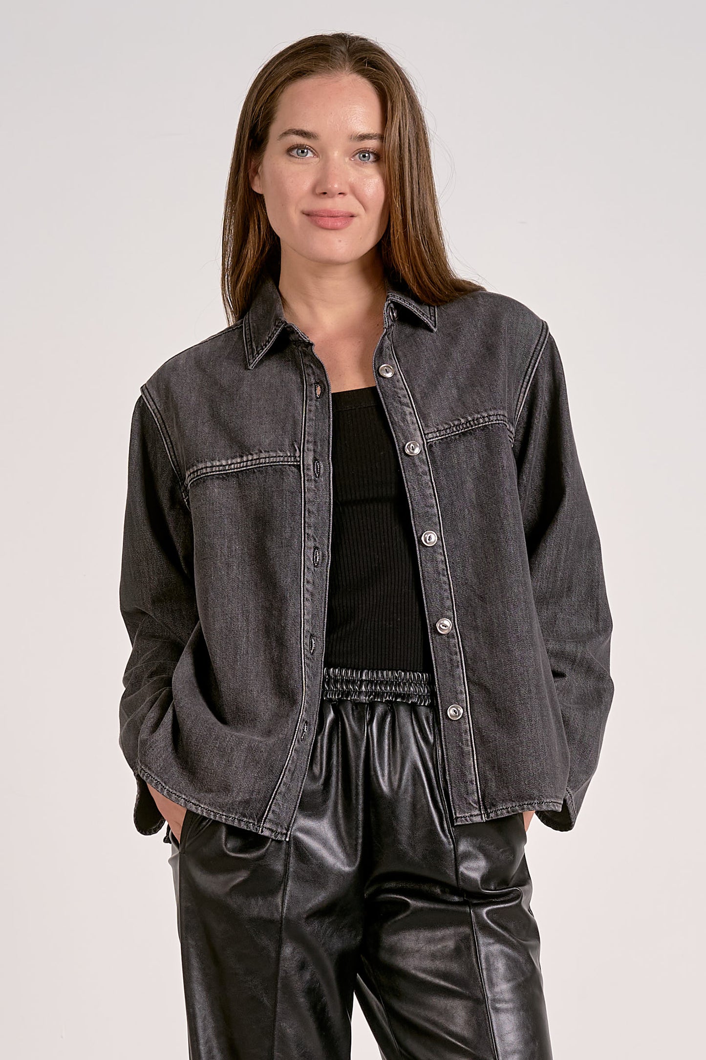 V-NECK COLLAR TOP IN BLACK WASH FRONT VIEW