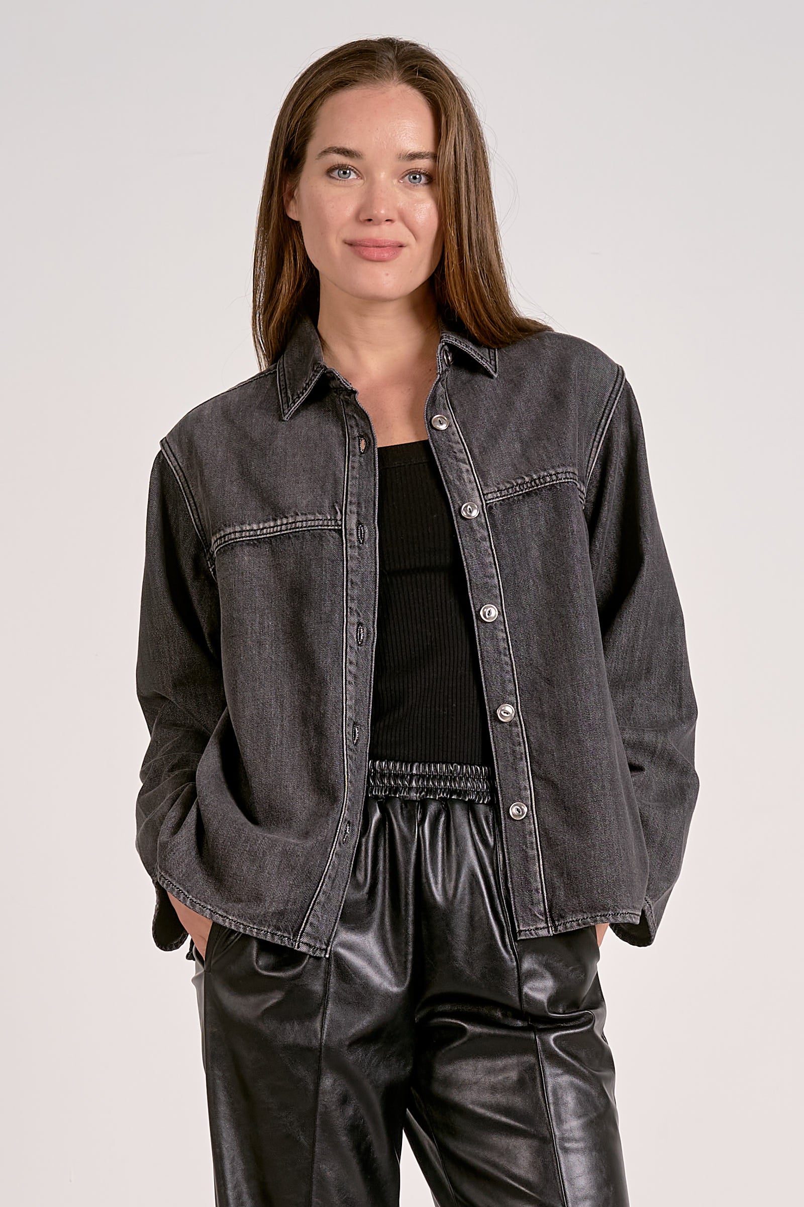 V-NECK COLLAR TOP IN BLACK WASH FRONT VIEW