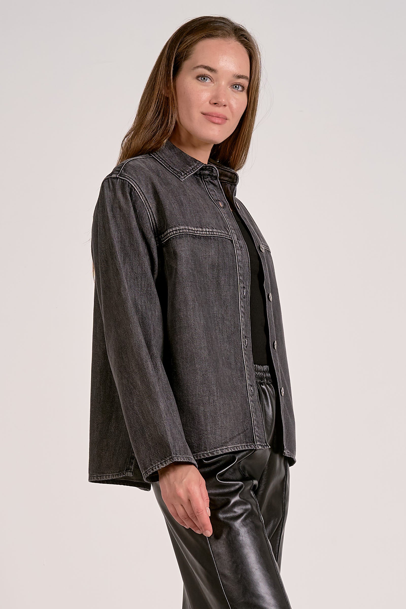 V-NECK COLLAR TOP IN BLACK WASH SIDE VIEW