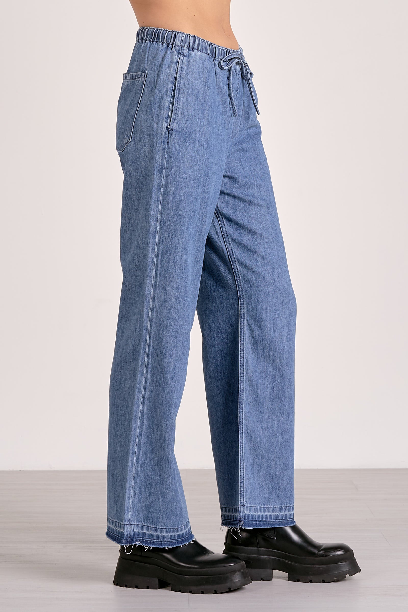 DRAWSTRING PANT IN DENIM BLUE SIDE VIEW