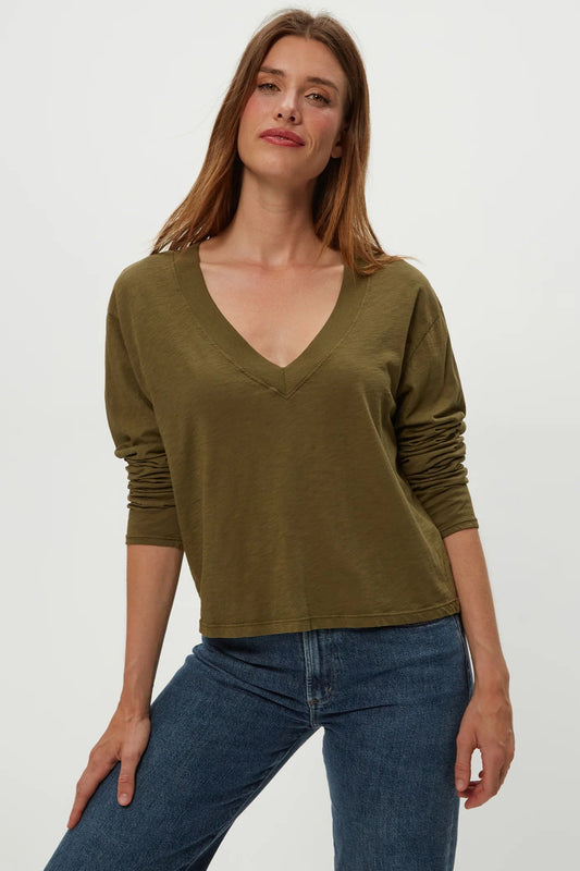 BREA CROPPED LONG SLEEVE V-NECK TEE IN TOPIARY FRONT VIEW
