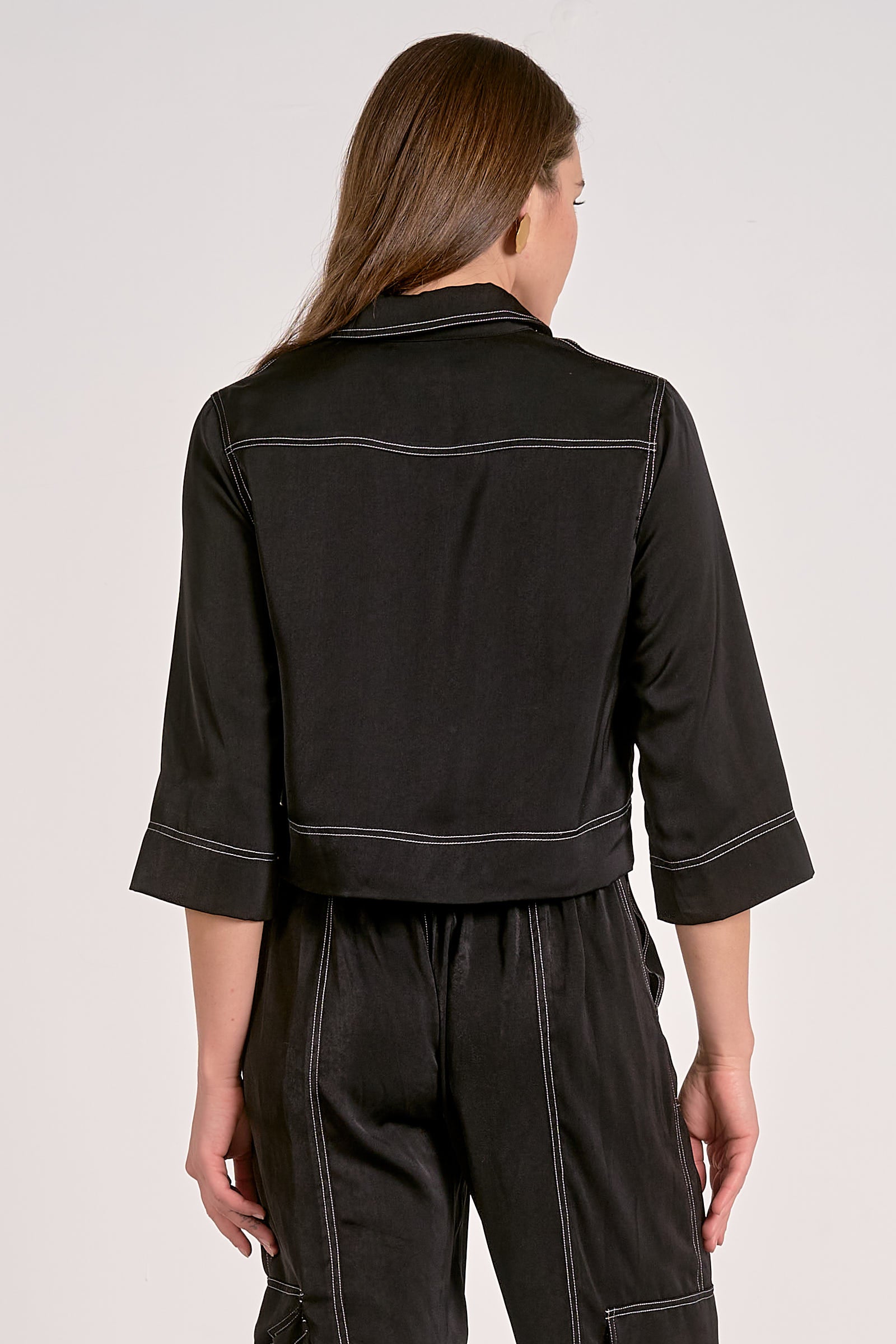 3/4 SLEEVE BUTTON DOWN TOP IN BLACK BACK VIEW