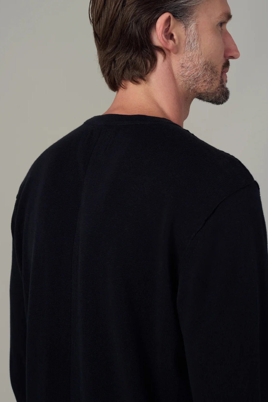 LONG SLEEVE CREWNECK SWEATER IN BLACK CLOSE UP VIEW