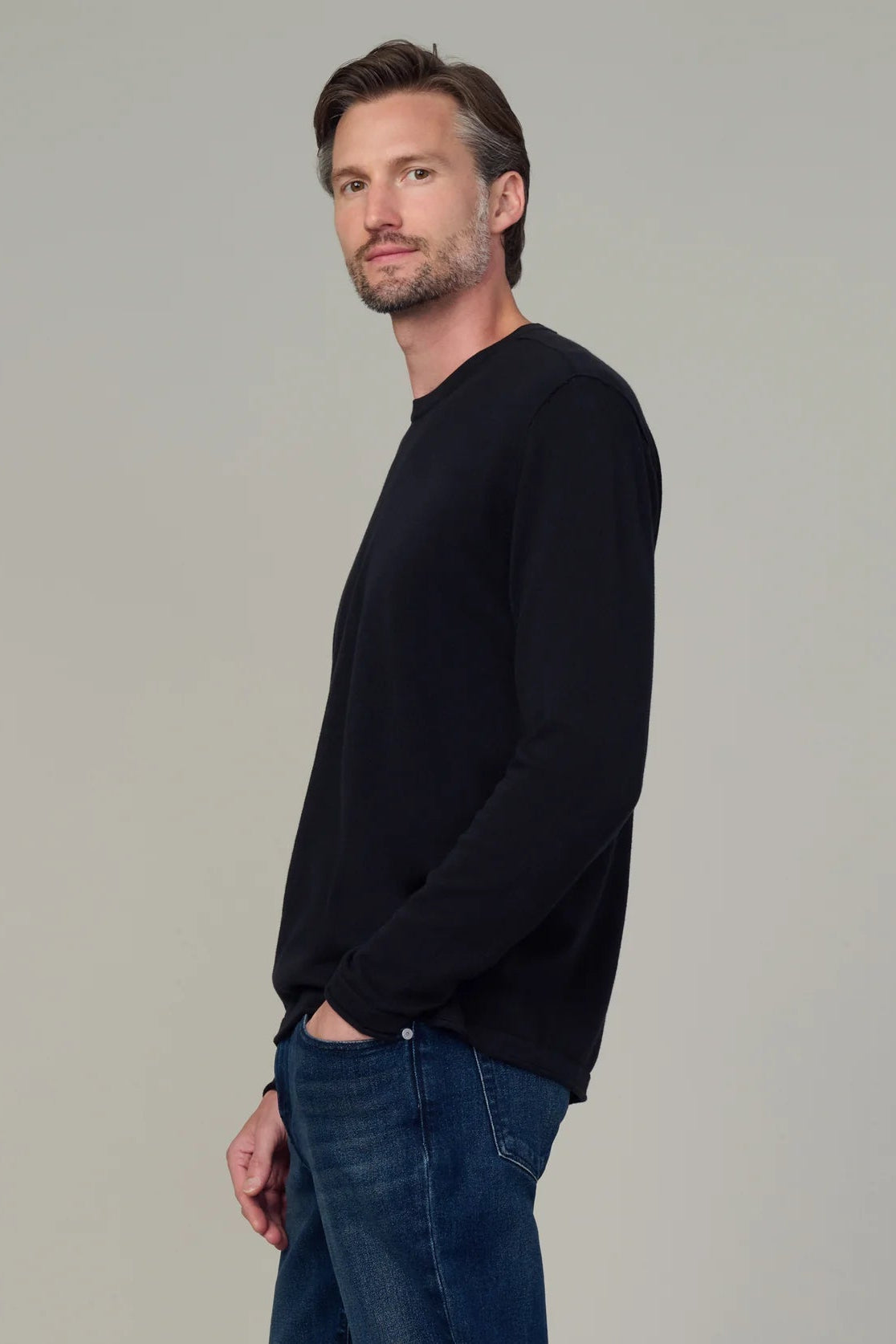 LONG SLEEVE CREWNECK SWEATER IN BLACK SIDE VIEW