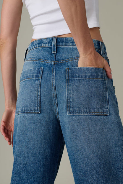 HARLOW DOUBLE POCKET JEAN IN GLORIOUS BACK VIEW CLOSEUP