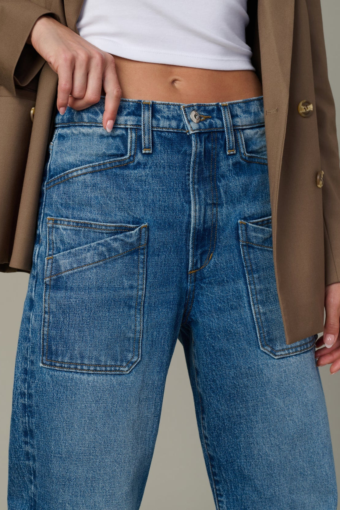 HARLOW DOUBLE POCKET JEAN IN GLORIOUS FRONT VIEW CLOSEUP